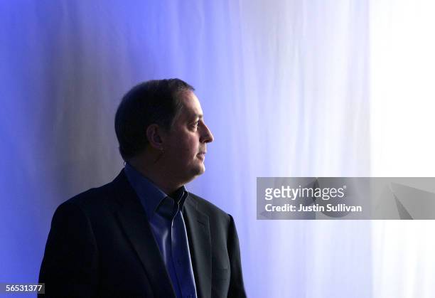 Intel CEO Paul Otellini delivers his keynote address on the opening day of the 2006 Consumer Electronics Show January 5, 2006 in Las Vegas, Nevada....
