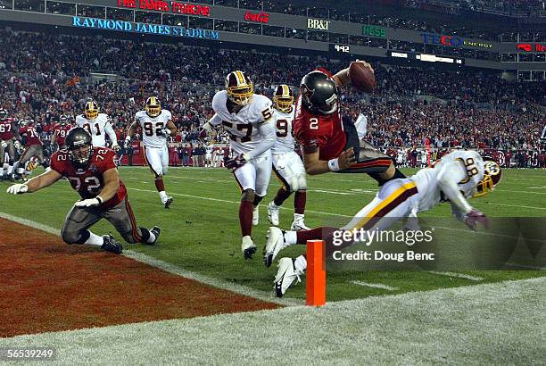 Quarterback Chris Simms of the Tampa Bay Buccaneers scores a 2-yard touchdown in third quarter against the Washington Redskins during the NFC Wild...