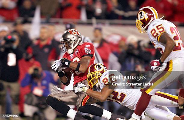 Wide receiver Edell Shepherd of the Tampa Bay Buccaneers looks to pull down a catch with cornerback Carlos Rogers of the Washington Redskins on his...