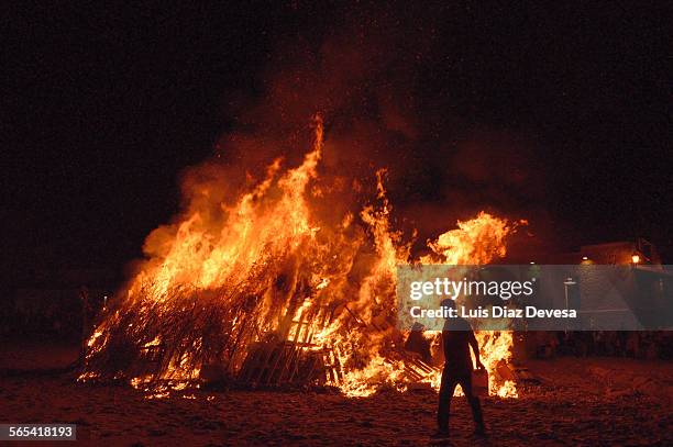 2015 festivities of saint juan in vilagarcia - san juan imagens e fotografias de stock