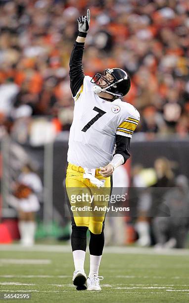Quarterback Ben Roethlisberger of the Pittsburgh Steelers celebrates after a touchdown in the second quarter against the Cincinnati Bengals during...
