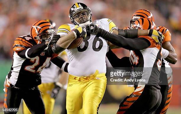 Jerome Bettis of the Pittsburgh Steelers rushes against Deltha O'Neal and Kevin Kaesviharn of the Cincinnati Bengals during the AFC Wild Card Playoff...