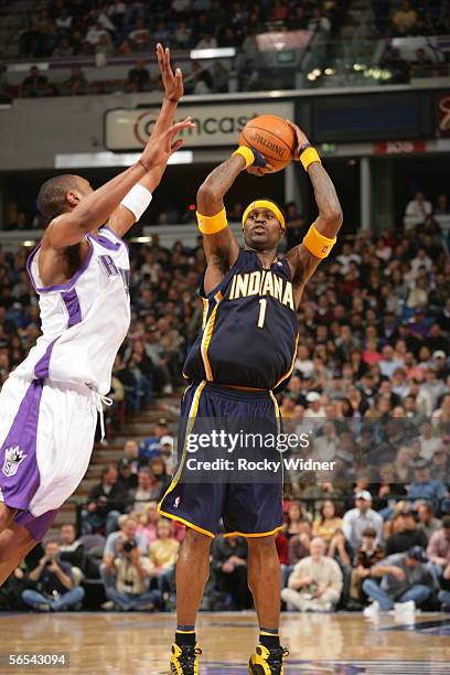 Stephen Jackson of the Indiana Pacers shoots over Kenny Thomas of the Sacramento Kings at the ARCO Arena on January 8, 2006 in Sacramento,...