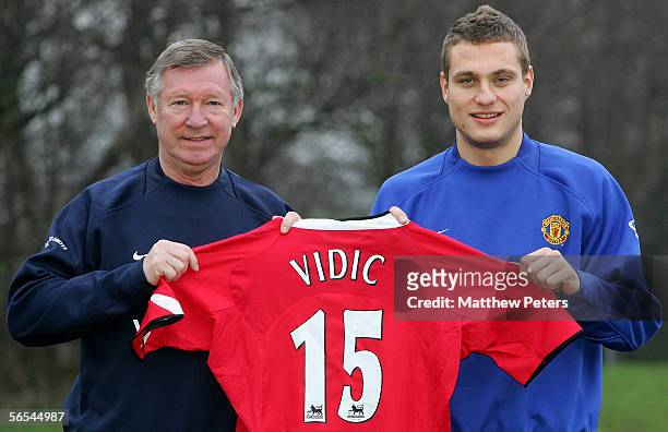 Sir Alex Ferguson of Manchester United poses with new signing Nemanja Vidic at the press conference to announce his signing at Carrington Training...