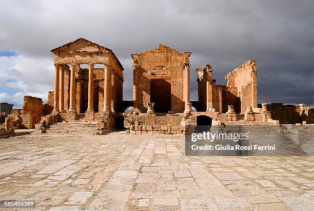 roman ruins in sbeitla - kairwan stock pictures, royalty-free photos & images