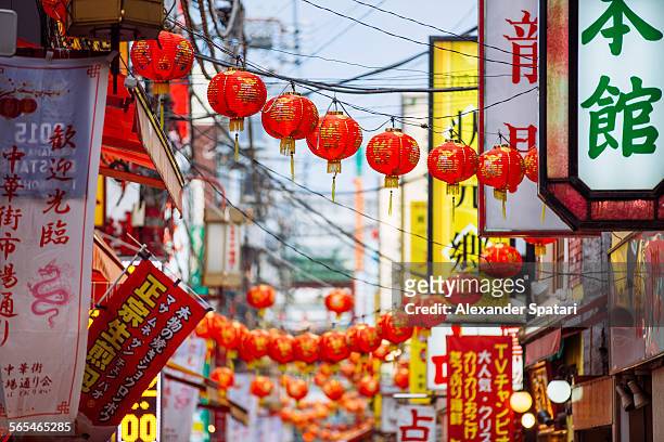 chinese lanterns in chinatown, yokohama, japan - yokohama chinatown stock pictures, royalty-free photos & images