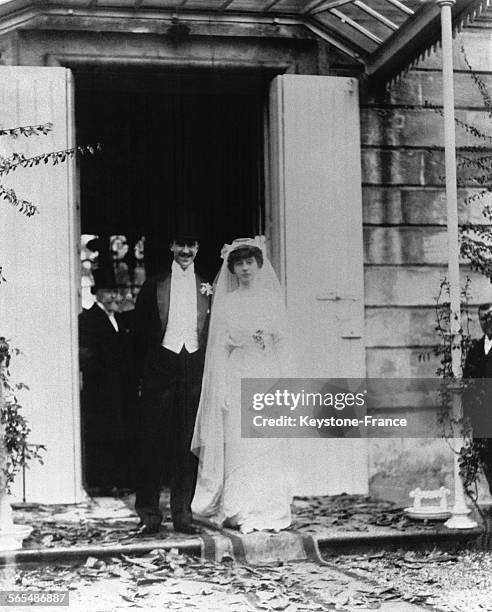 Jeune couple marié, en France.