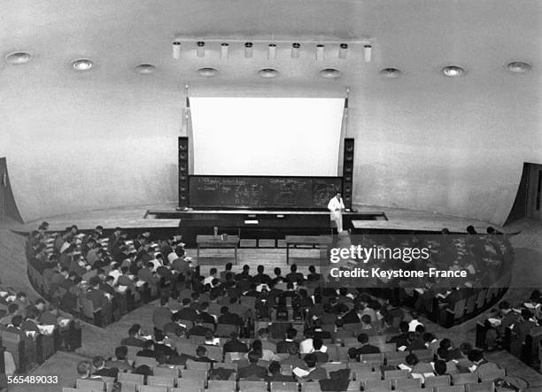 Amphithéâtre de l'Ecole Nationale des Arts et Métiers le 26 février 1963 à Paris, France.