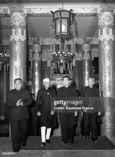 Le vice-président de la République Populaire de Chine Zhu De, le Premier ministre de l'Inde Jawaharlal Nehru, le Premier ministre chinois Zhou Enlai...