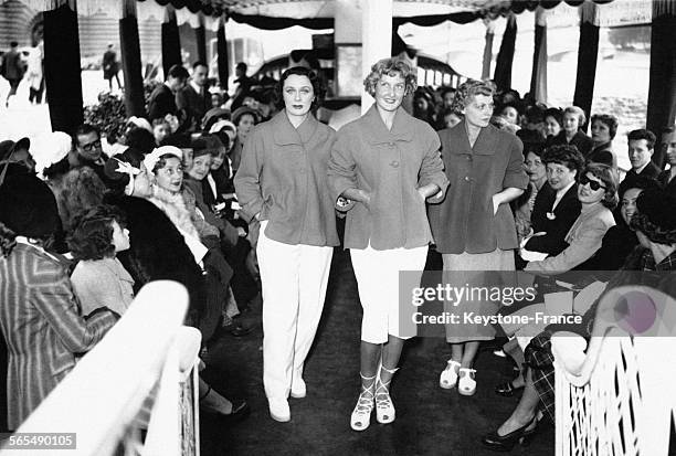 Le couturier Jean Farrel a présenté sa collection d'été intitulée 'Sous les ponts de Paris', cette fête s'est déroulée à bord d'un bateau mouche,...