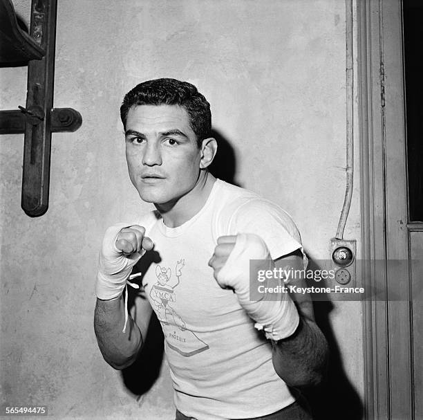 Entraînement pour le champion américain de boxe, Jimmy Martinez à la salle Oquinarenne à Paris, France le 5 février 1958.