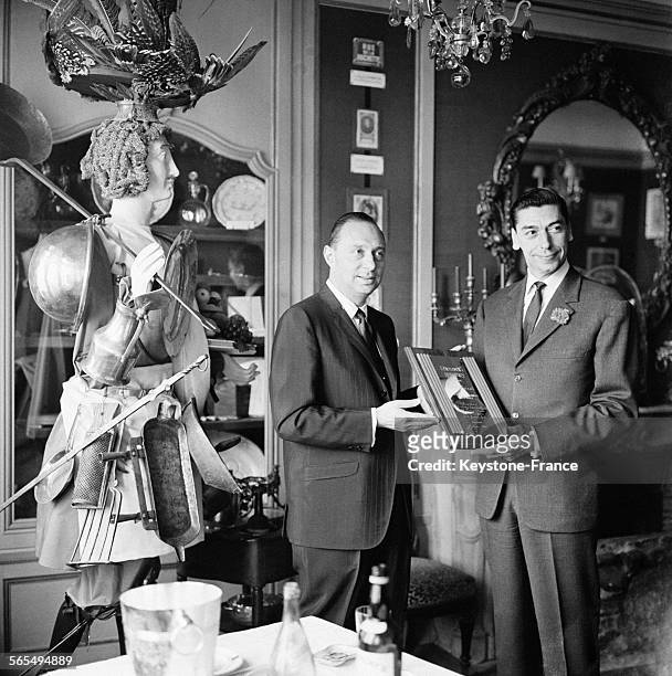 Claude Terrail, propriétaire et président du restaurant parisien 'La Tour d'Argent' à Paris, France, le 16 mai 1960.