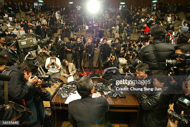 Chung Myung-Hee , professor of Medicine and the head of the Seoul National University panel speaks to reporters at a press conference at the...