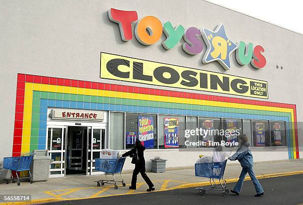 Shoppers push their carts toward a Toys R Us store entrance January 10, 2006 in Arlington Heights, Illinois. Vornado Realty Trust, which bought the...