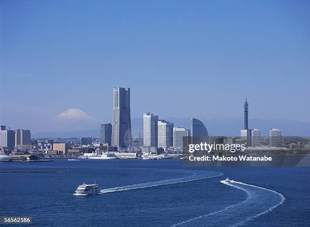 skyline of yokohama at day time - yokohama skyline stock pictures, royalty-free photos & images