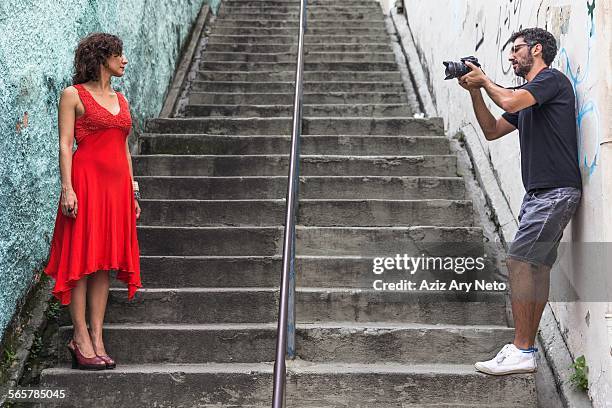 behind the scenes of an urban fashion shoot with female model and male photographer - behind the scenes stock pictures, royalty-free photos & images