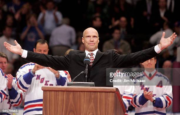 Mark Messier acknowledges the crowd during his speech during the ceremony to retired his before the game between the Edmonton Oilers and the New York...