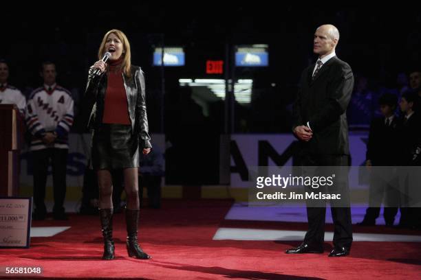 Dana Reeve, wife of late actor Christopher Reeve, sings for Mark Messier during the ceremony to retire his before the game between the Edmonton...