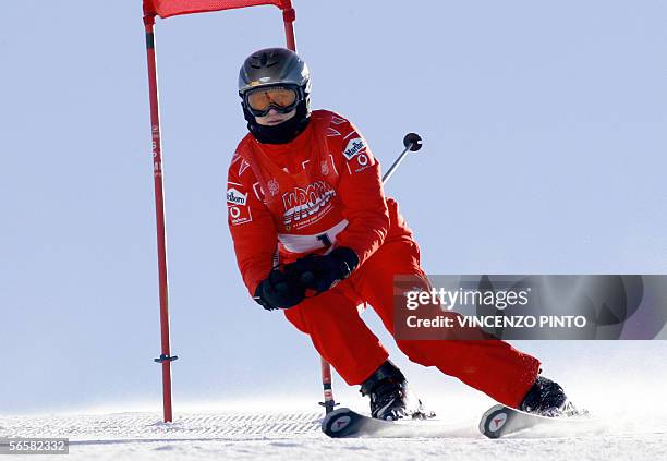 Ferrari's Formula One driver German Michel Schumacher skiis duing for a giant slalom race 13 January 2006 during an annual meeting between Ferrari...