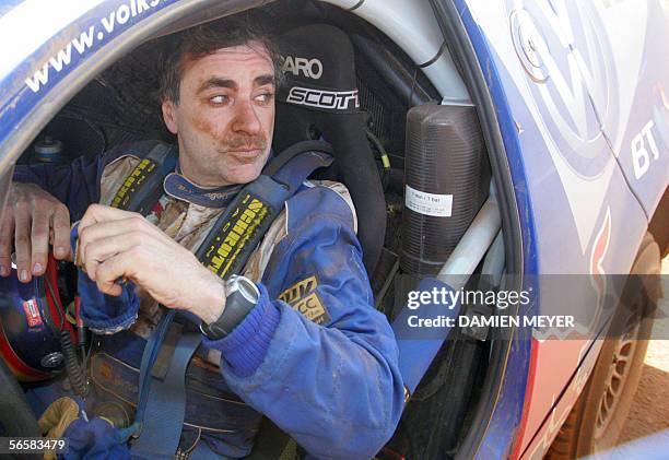 Spain's Carlos Sainz sits in his vehicle after finishing second in the 13th stage of the 28th Dakar between Labe and Tambacounda , 13 January 2006....