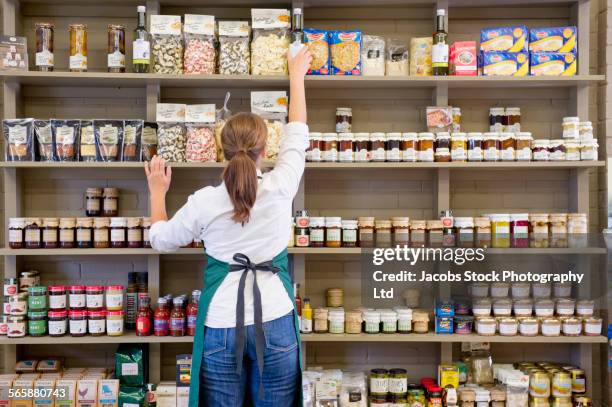 caucasian clerk working in grocery store - shop assistant stockfoto's en -beelden