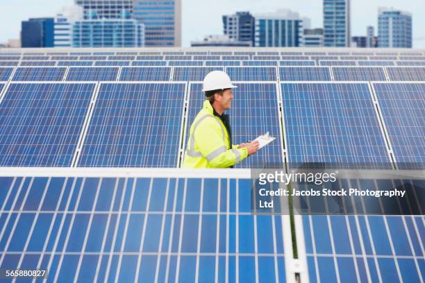 caucasian technician examining solar panels - lincoln lincolnshire - fotografias e filmes do acervo