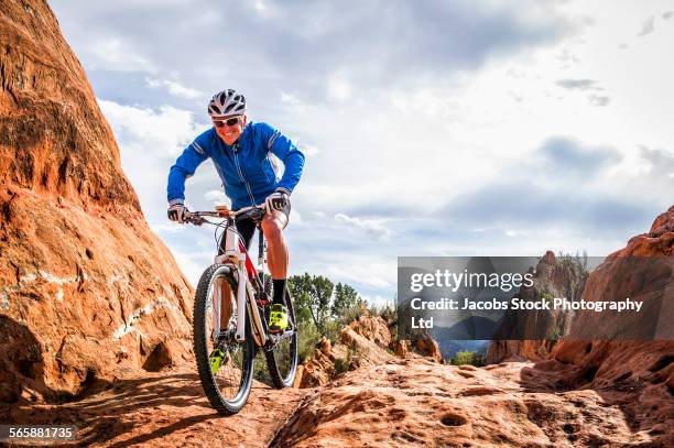 caucasian man riding mountain bike on mountain - colorado springs stock pictures, royalty-free photos & images