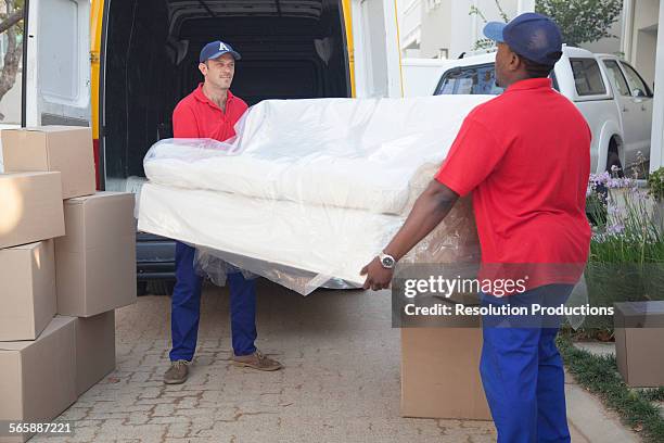 movers carrying sofa to new home - mobilio foto e immagini stock