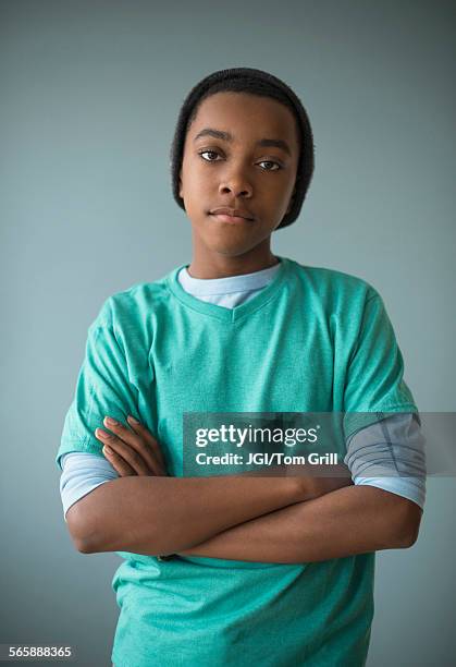 stylish black boy standing with arms crossed - boy in hard hat stock-fotos und bilder