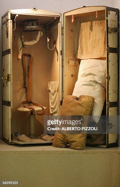 Le "taureau de feu" et la guillotine des papes au musee du crime a Rome" A spy trunk which was used to carry Israeli spy Mordechai Louk hired as a...