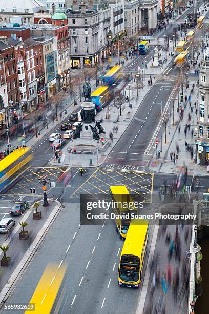 viewpoint over o'connell street, dublin - dublin bus foto e immagini stock