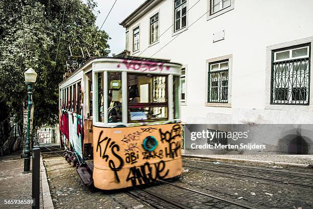 moving tram on calçada da glória - calçada fotografías e imágenes de stock