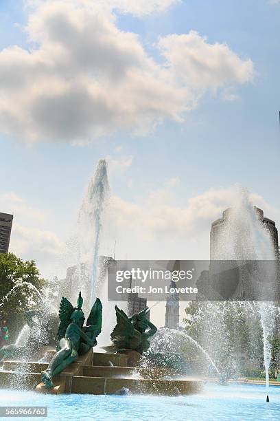 logan circle fountain - swann memorial fountain stock-fotos und bilder