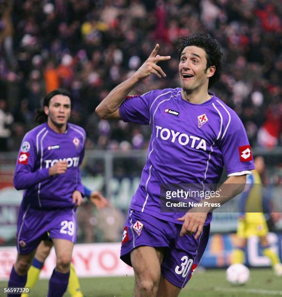 Fiorentina's Luca Toni celebrates a goal during the Serie A match between Fiorentina and Chievo at Artemio Franchi stadium, January 15, 2006 in...