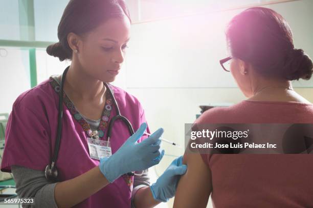 nurse giving patient injection in hospital - injecting foto e immagini stock