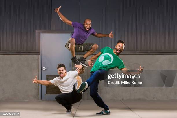 dancers performing - breakdancing stock pictures, royalty-free photos & images