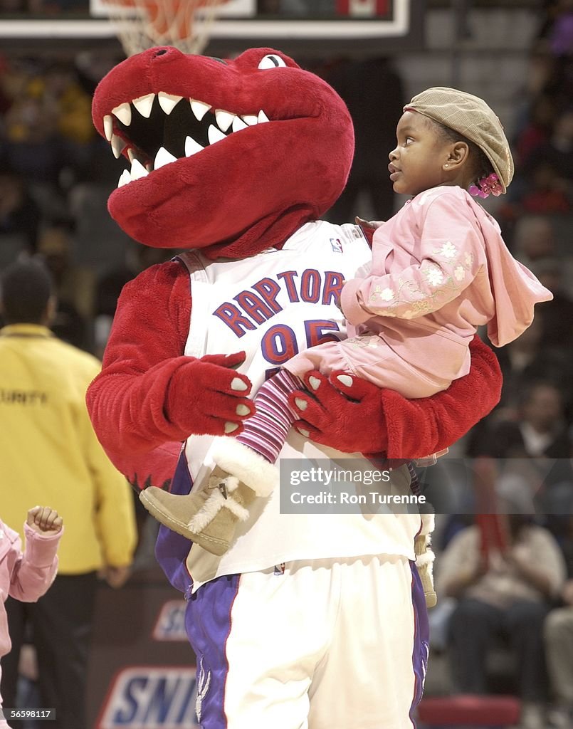Toronto Raptor Mouse The Raptor, mascot of the Toronto Raptors, entertains the crowd while ...