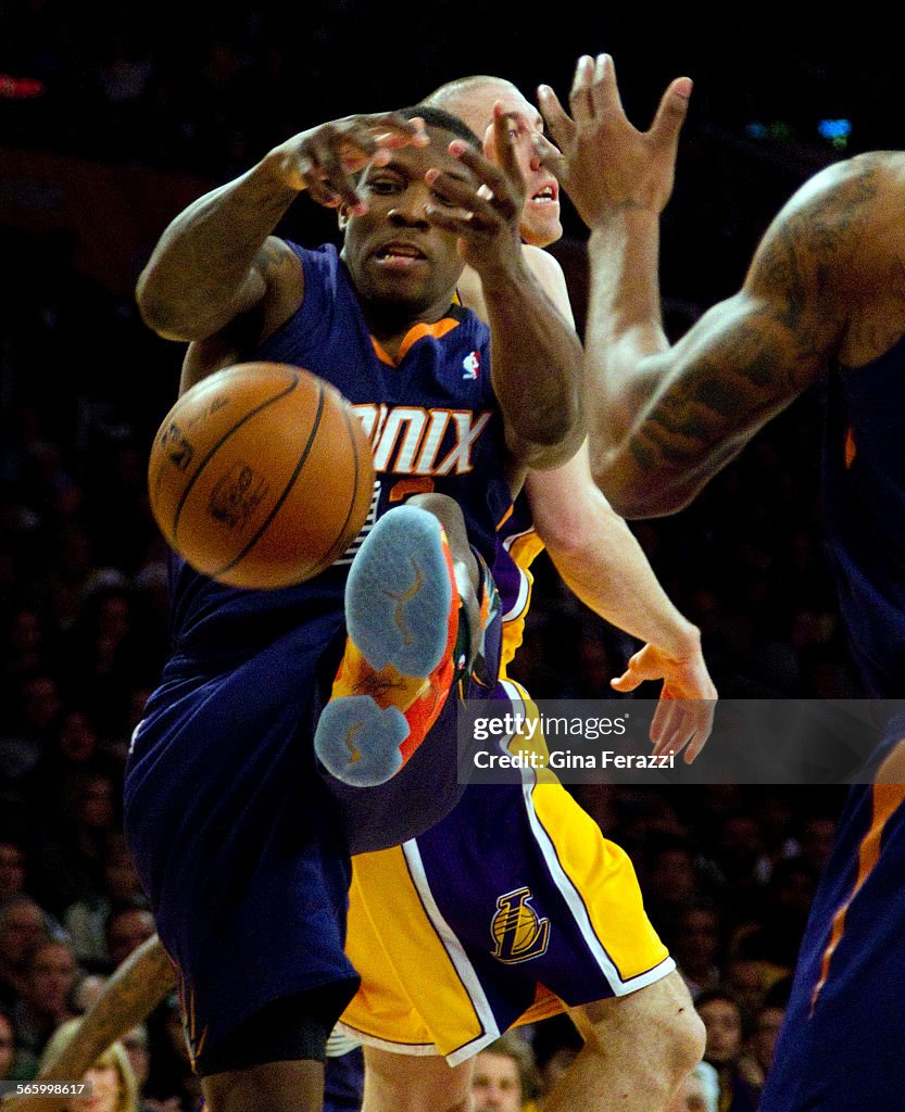 Phoenix Suns point guard Eric Bledsoe (2) grabs a defensive rebound in front of Los Angeles Lakers