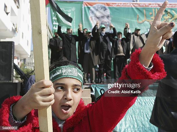 Palestinian girl shouts islamic slogans during a Hamas movement campaign rally for Palestinian legislative elections, on January 16, 2006 in Gaza...