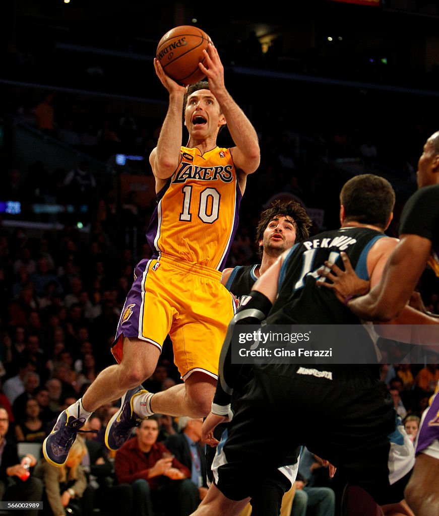 Los Angeles Lakers point guard Steve Nash (10) finds an opening in the Minnesota Timberwolves defen