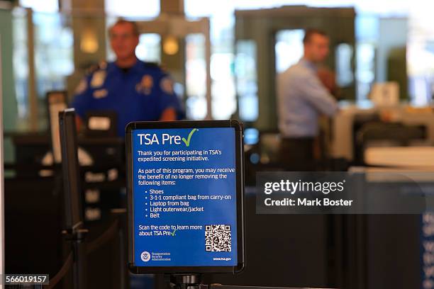 Tsa Signage Remove Shoes Sign Photos and Premium High Res Pictures - Getty Images