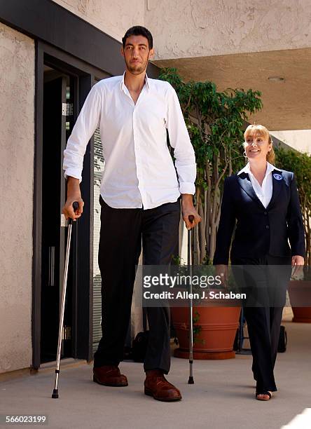 Sultan Kosen of Mardi, Turkey, the Guinness World Records¨ title holder for the worlds ÒTallest Living ManÓ, at 8'2",as well as having the largest...
