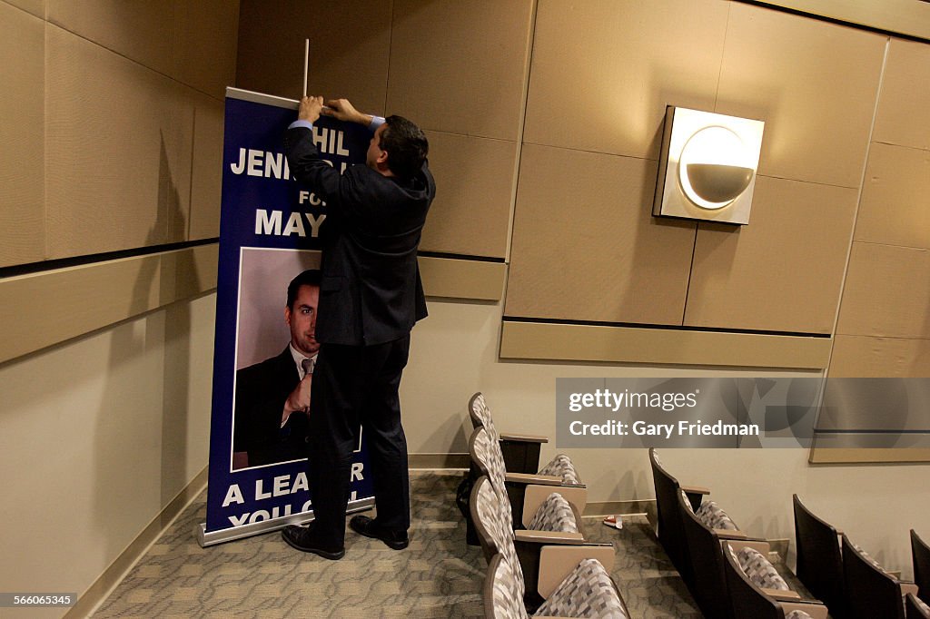 FEBRUARY 26, 2009  LOS ANGELES, CA: Los Angeles mayoral candidate Phil Jennerjahn removes his post