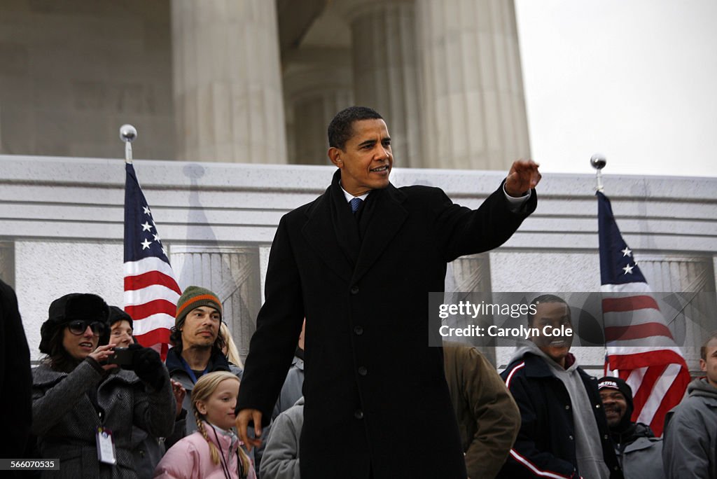 WASHINGTON D.C., JANUARY 18, 209PresidentElect Barack Obama waves to supporters af the end of th