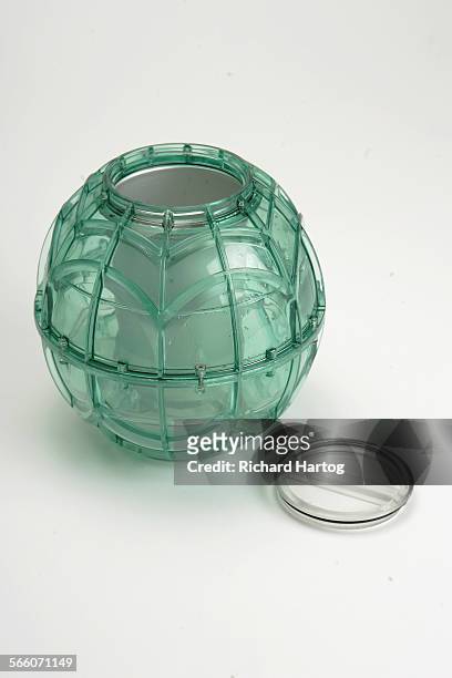 https://media.gettyimages.com/id/566071149/photo/the-mega-ball-play-and-freeze-ice-cream-maker-as-photographed-in-the-la-times-photo-studio-in.jpg?s=612x612&w=gi&k=20&c=3UJ51Exw2TMoPGCIFxCsIs5yRwjxLc0NEYbcXRVijkc=
