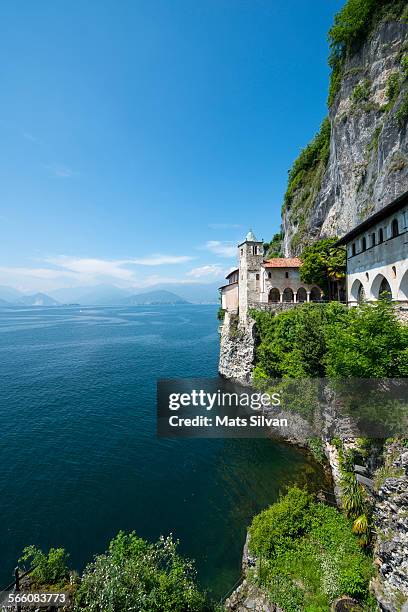 eremo di santa caterina del sasso - varese stock-fotos und bilder