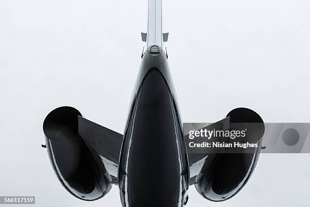 tail and turbine engine of private jet - airplane tail - fotografias e filmes do acervo