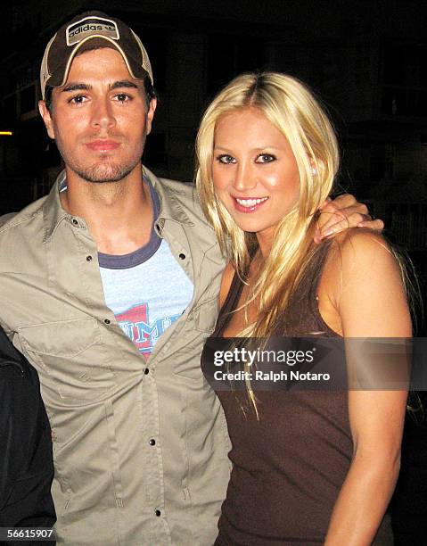 Enrique Iglesias And Anna Kournikova Beach enrique-iglesias-and-anna-kournikova-beach