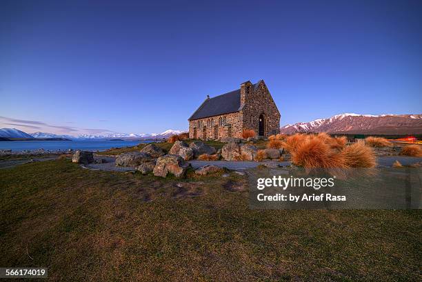 good shepherd church, lake tekapo nz - church of the good shepherd tekapo stock pictures, royalty-free photos & images