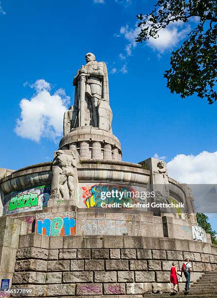 bismarck memorial at alter elbpark - otto von bismarck 個照片及圖片檔